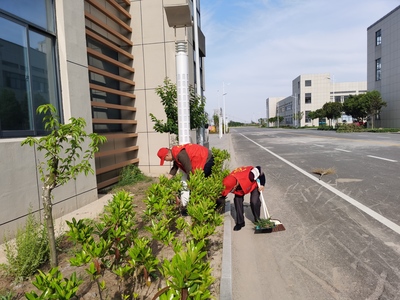 志愿服務進園區(qū) 文明創(chuàng)建我先行
